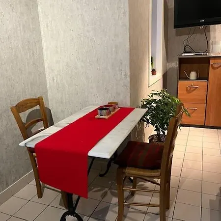 Le Clos Du Chateau Rouge 3* Avec Parking Securise *